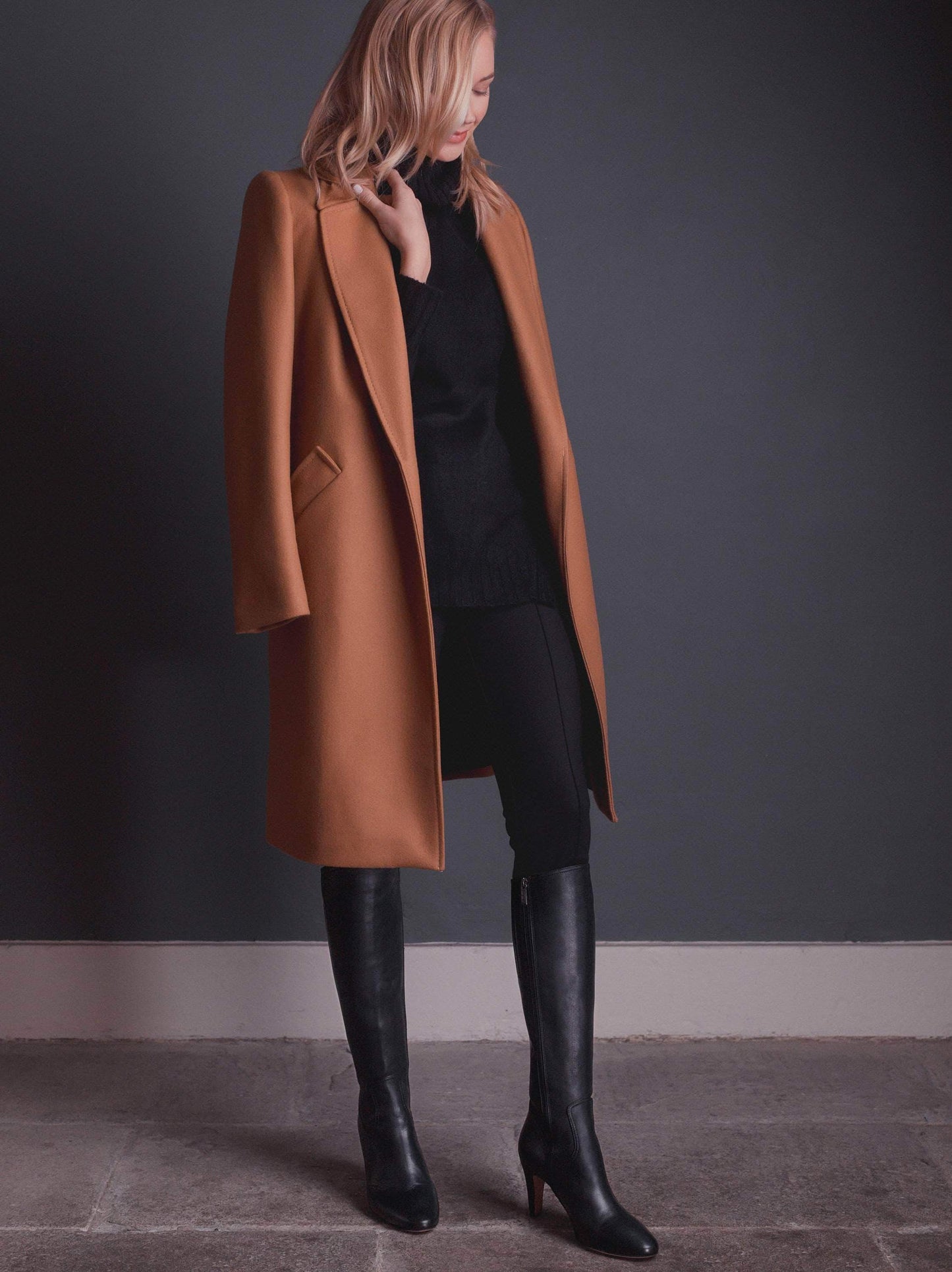 Luxor has a clean-cut classic style - made from luxury black leather.