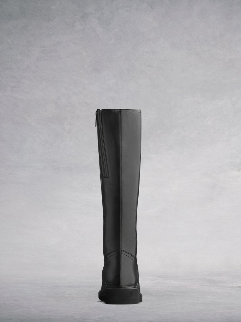 Flattering stitching with a elastic gusset at the top for closer fit.