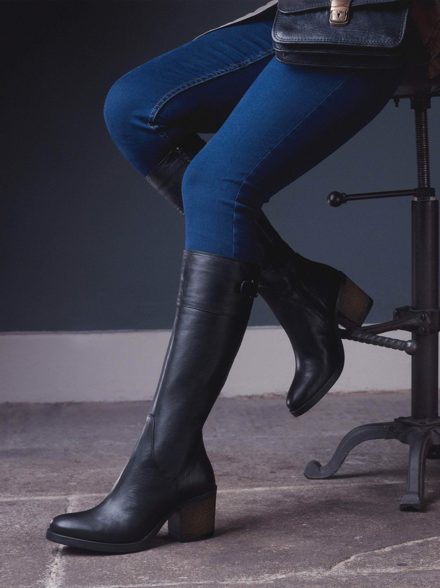 Siren - Black Leather