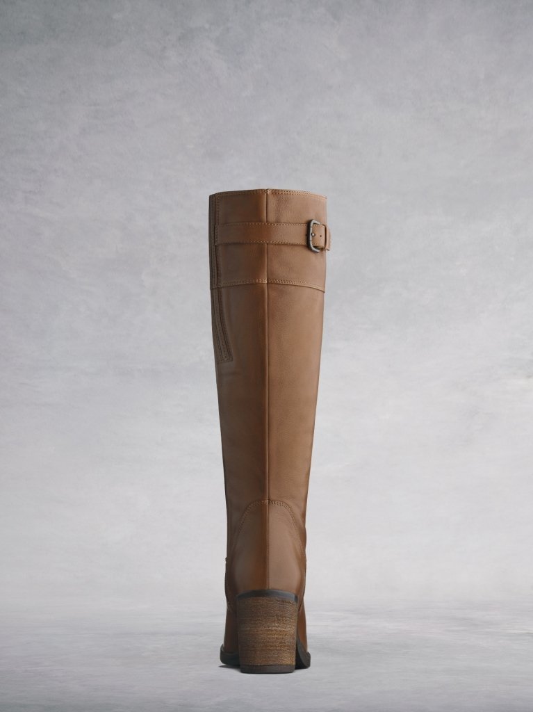The brown mid-height stacked block heel enhances the boot's classic feel.