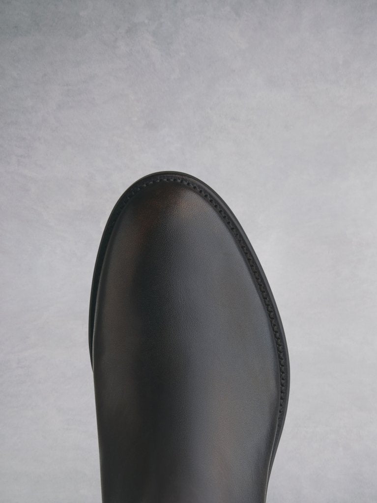 Arietty Brown Leather, with premium calf leather lining, and a classical round toe shape. 