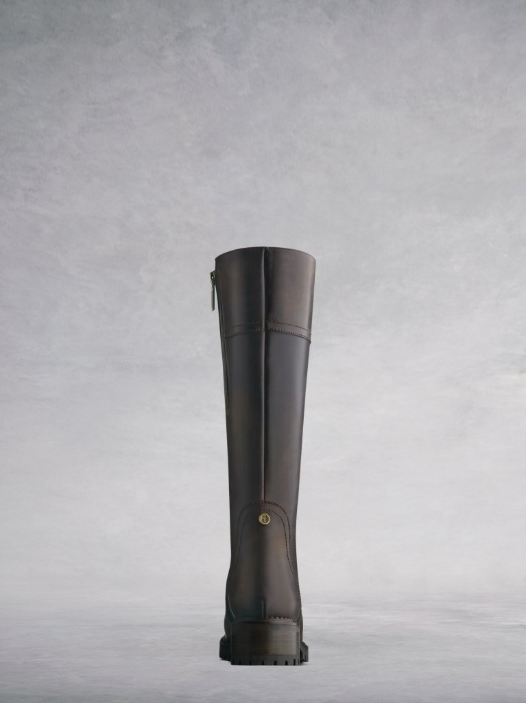 Asham has a stitched panel around the cuff, finished with a stud detail.