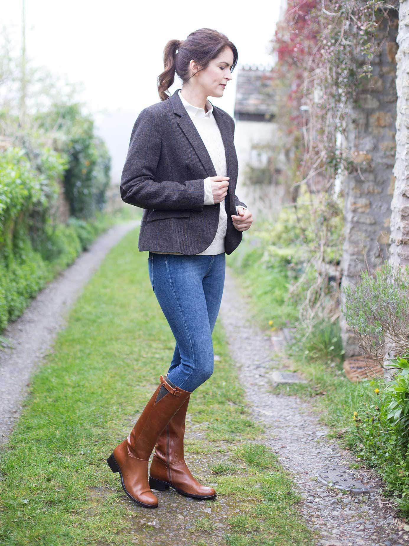 This flat tan boot has traditional sage green tweed detailing and a side strap.