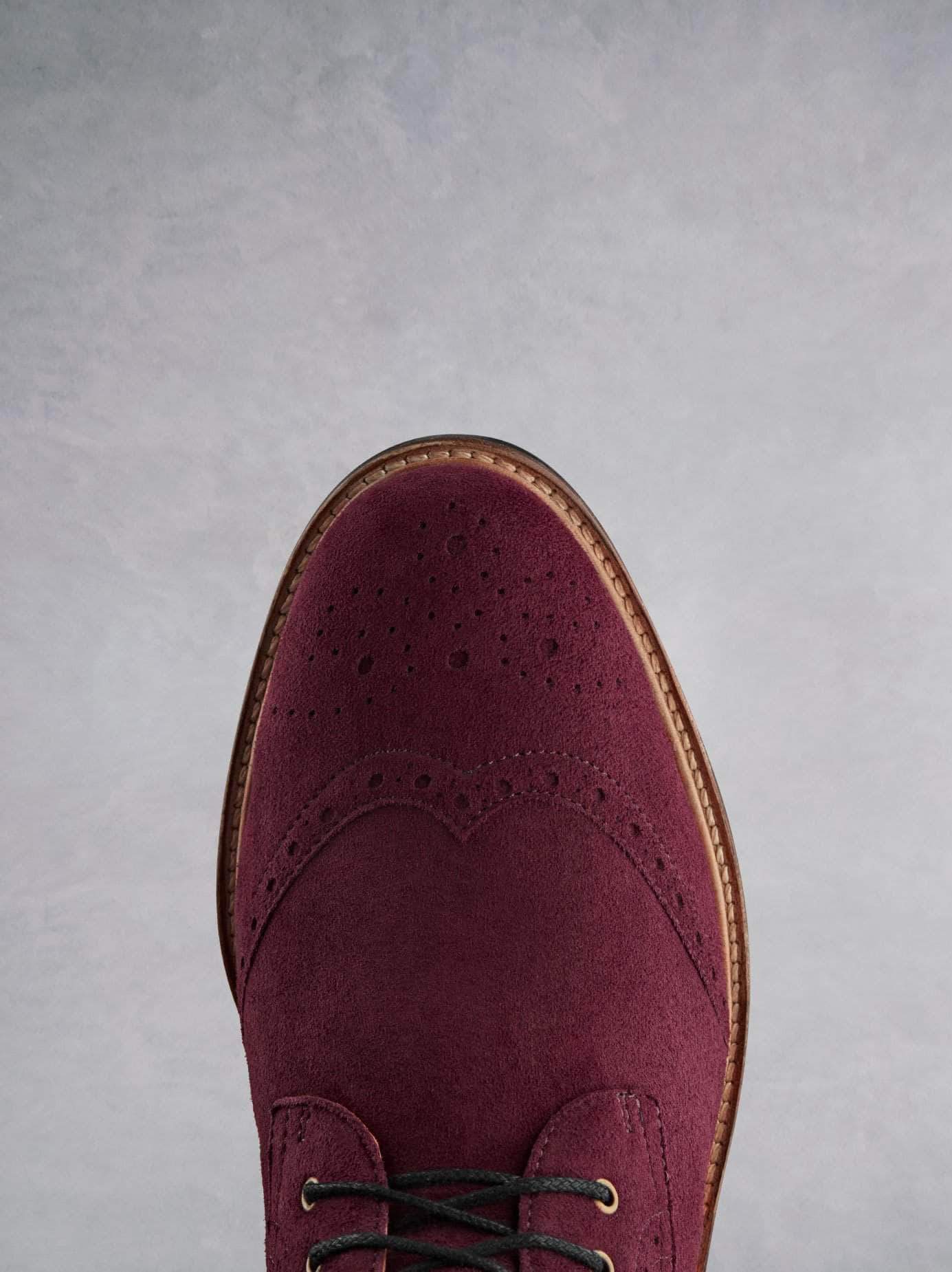 Balla burgundy has a beautiful brogue detailing over the round shaped toe. 