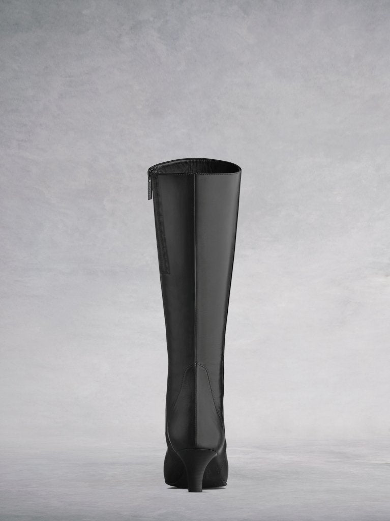 Featuring an asymmetric cut topline, Breedon in black is particularly suited to shorter legs.