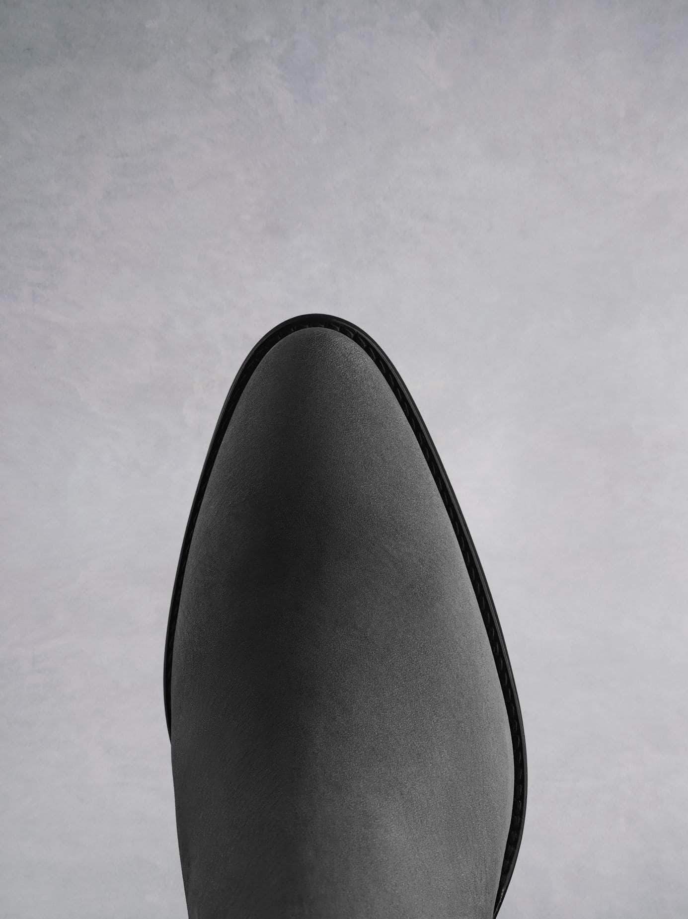 Buckland features a stylish pointed grey toe shape inspired by the Western trend.
