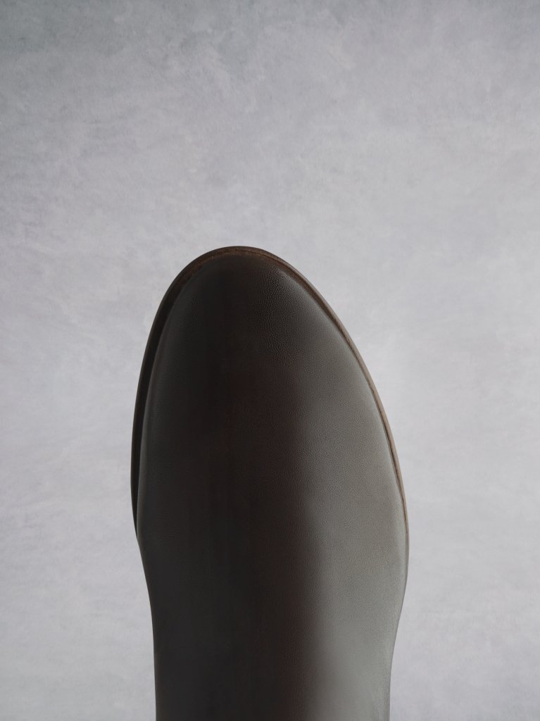 The brown almond shaped toe complements the western inspired styling. 