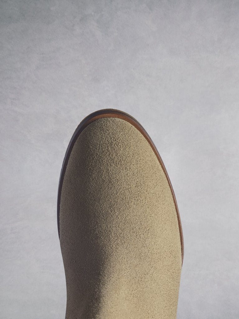The Darwin camel has a comfortable round toe and a crepe look sole.