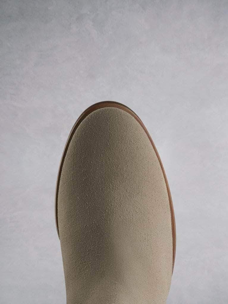 The Darwin sand has a comfortable round toe and a crepe look sole.