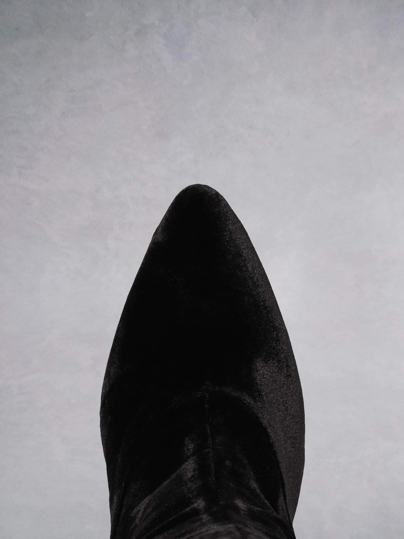 Delos - Black Velvet