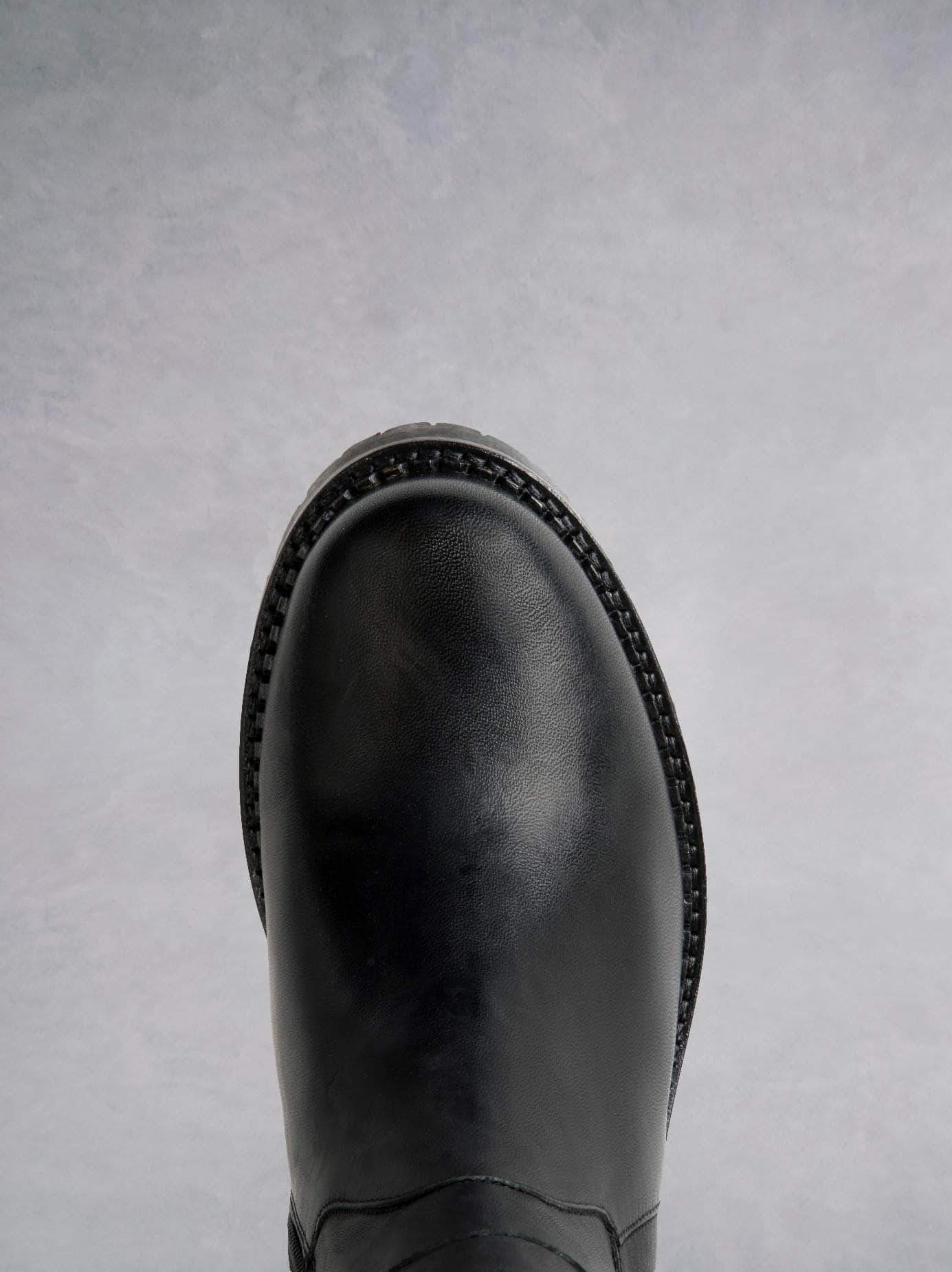Finch - Black Leather