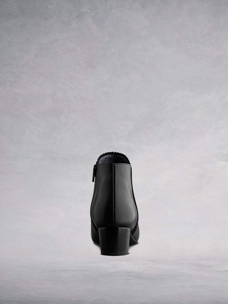 Featuring a black low block heel makes the ankle boot comfortable and practical. 