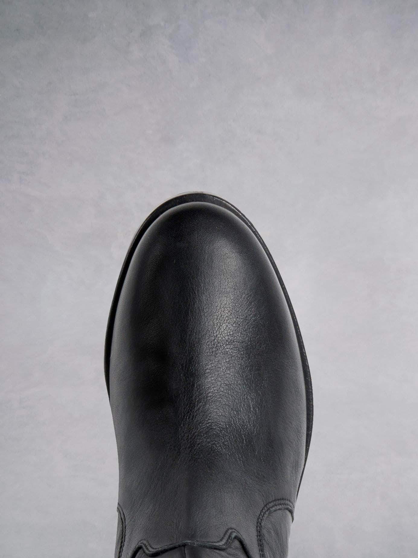 Fuller - Black Leather