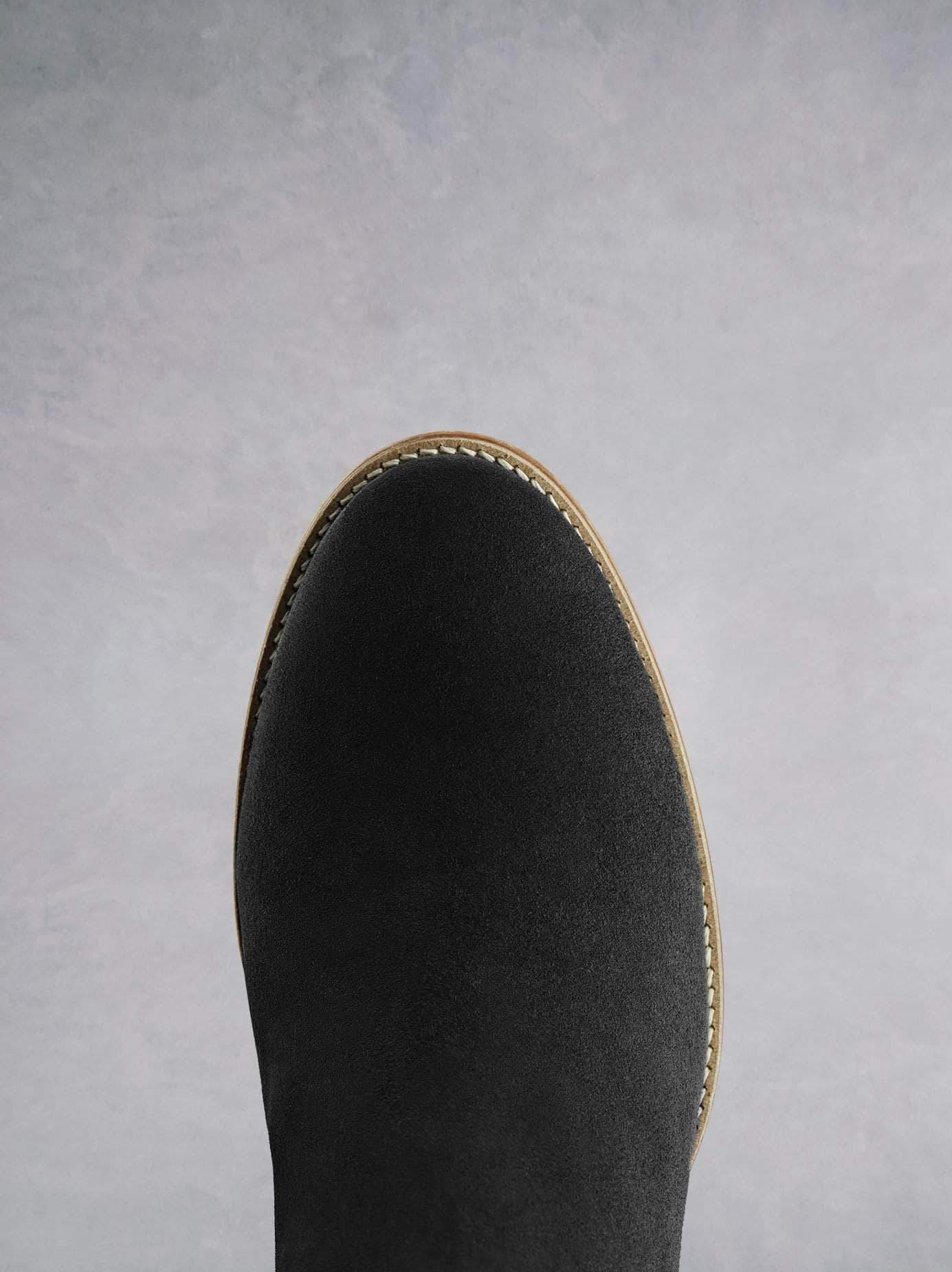 This stylish black over-the-knee boot has a round toe shape for your comfort. 