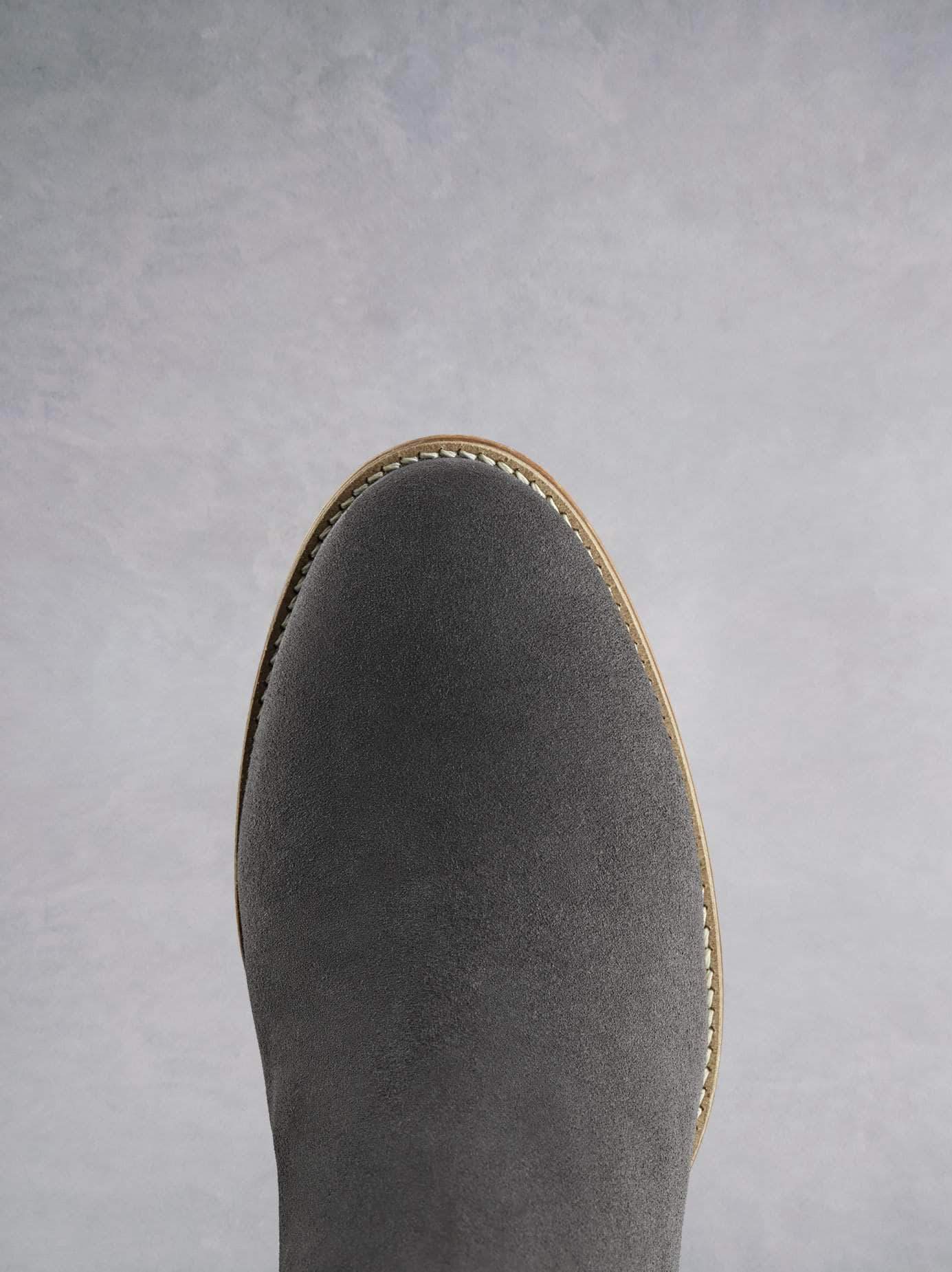 This stylish grey over-the-knee boot has a round toe shape for your comfort. 