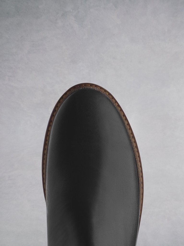 The Kielder in black has a round toe shape with a cushioned insole for comfort.