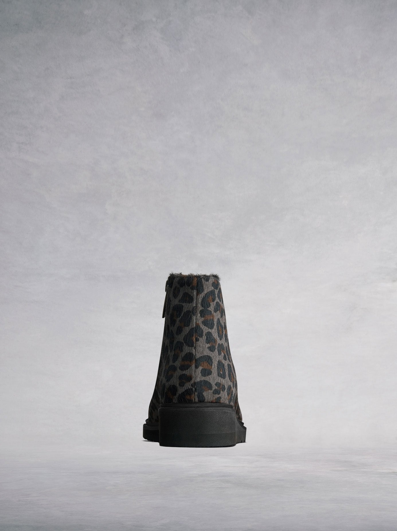 The Kielder in grey leopard has a clean upper design - simple yet stylish.