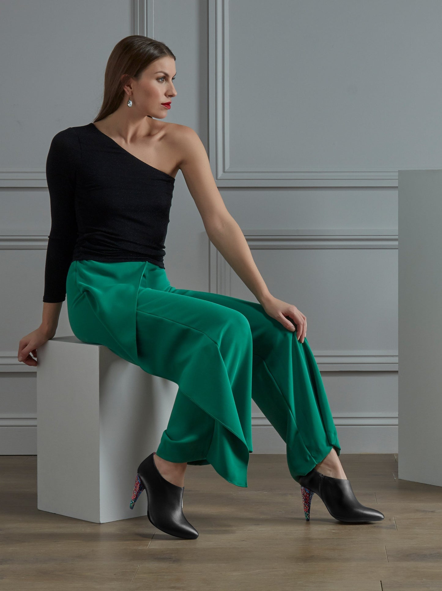Kingsmead has a flattering topline, elegant heel and a beautiful burgundy lining.