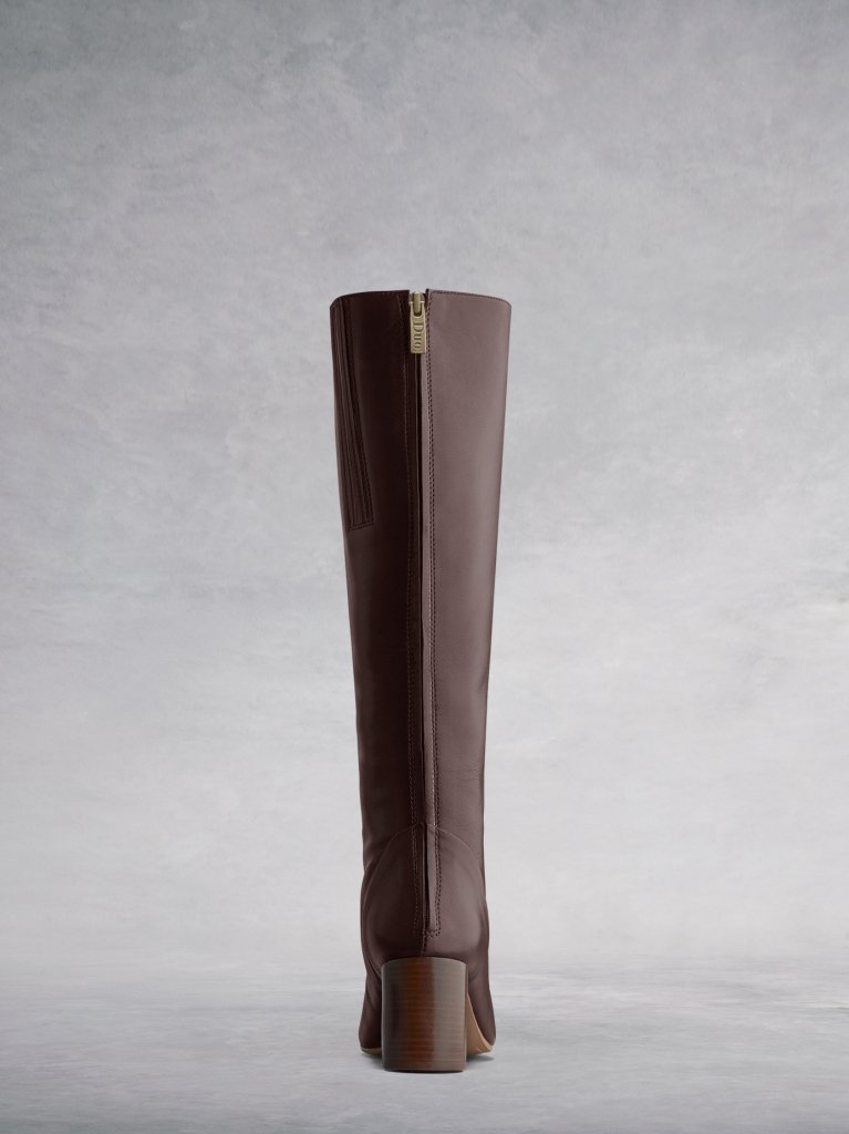 Featuring a subtle back zip and burgundy elastic gusset for the perfect fit.