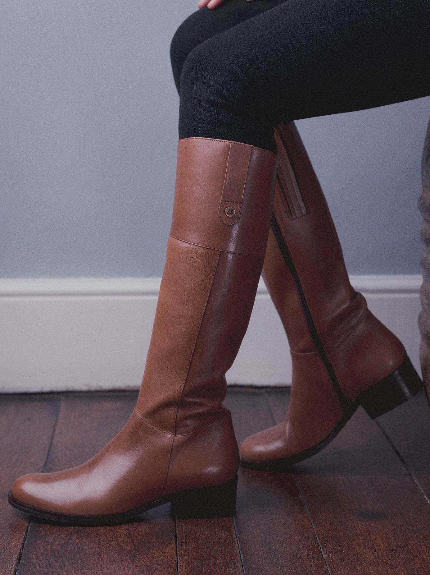Midnight - Tan Leather
