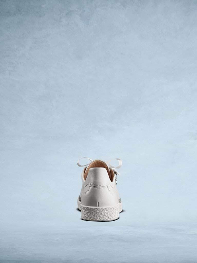 This stylish white leather trainer has a complementary textured white sole. 