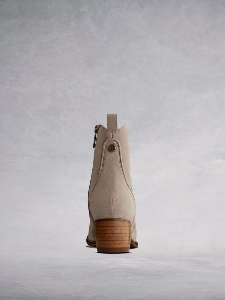Finished with a stacked Cuban heel and a decorative rear pull-tab.