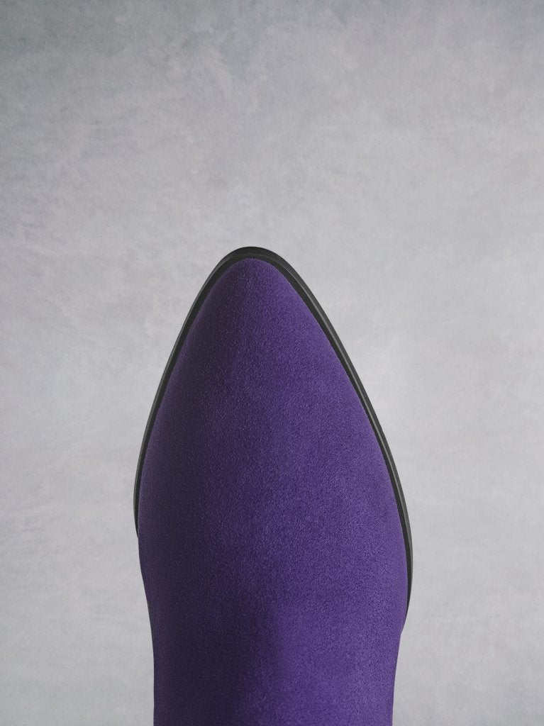 The chic Pixie boot in purple suede has an elegant pointed toe. 