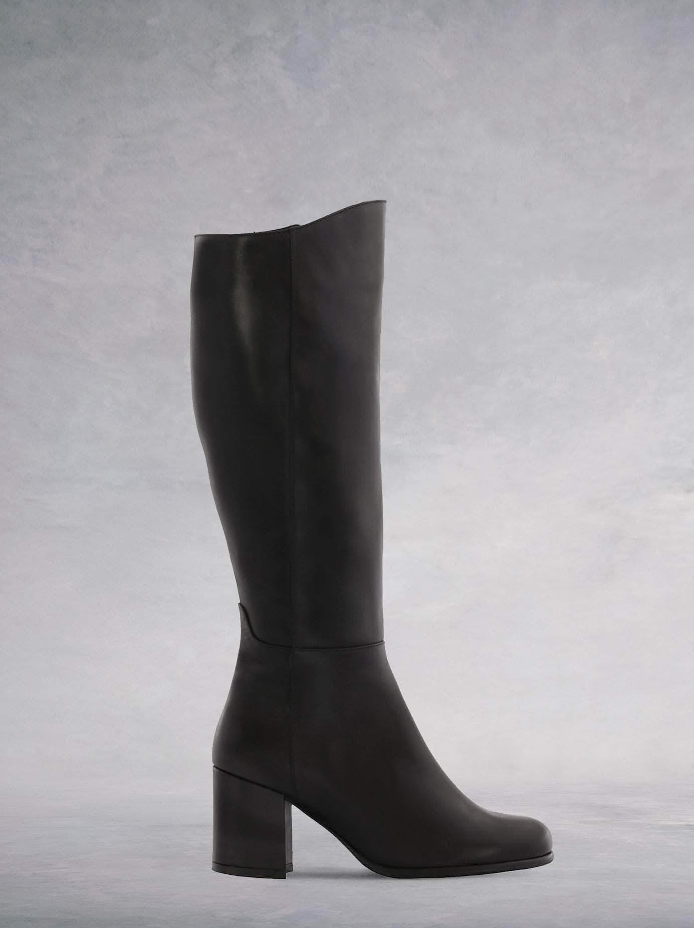 Reflection - Black Leather