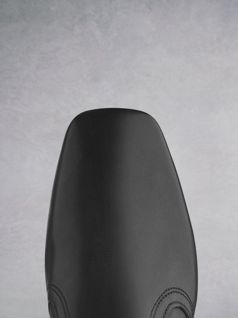 Shimmer Black Leather: featuring an effortlessly on-trend square toe shape. 