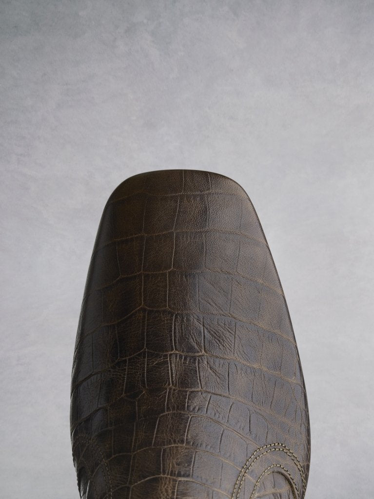 Featuring an effortlessly on-trend brown square toe shape. 