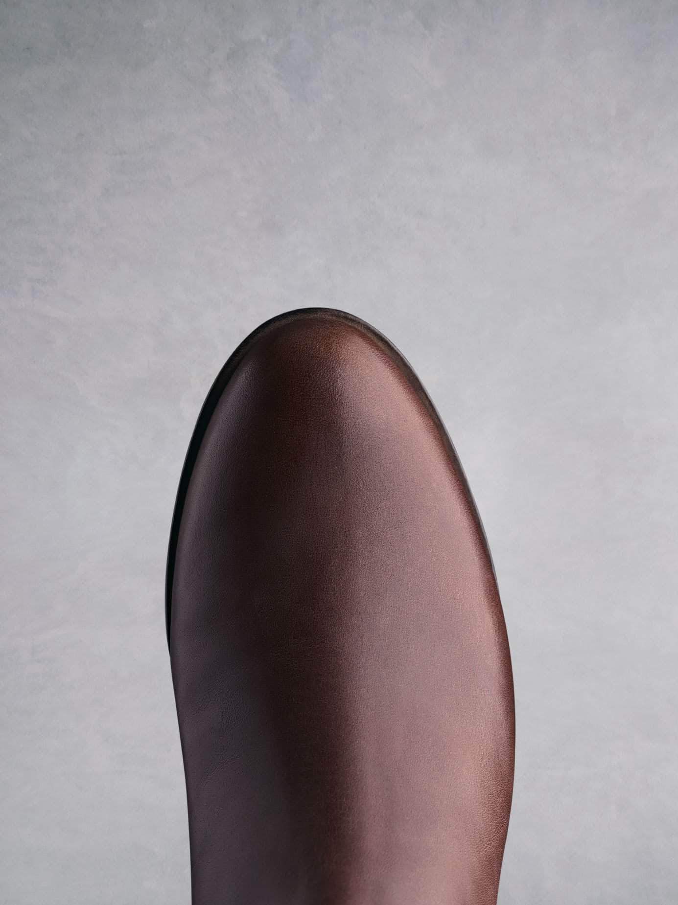 Thornbank in brown has a round toe shape for your comfort all season.