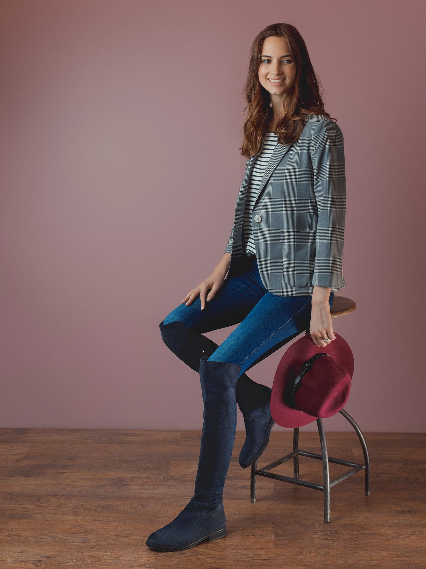 An easy to wear over the knee navy boot - effortlessly stylish. 