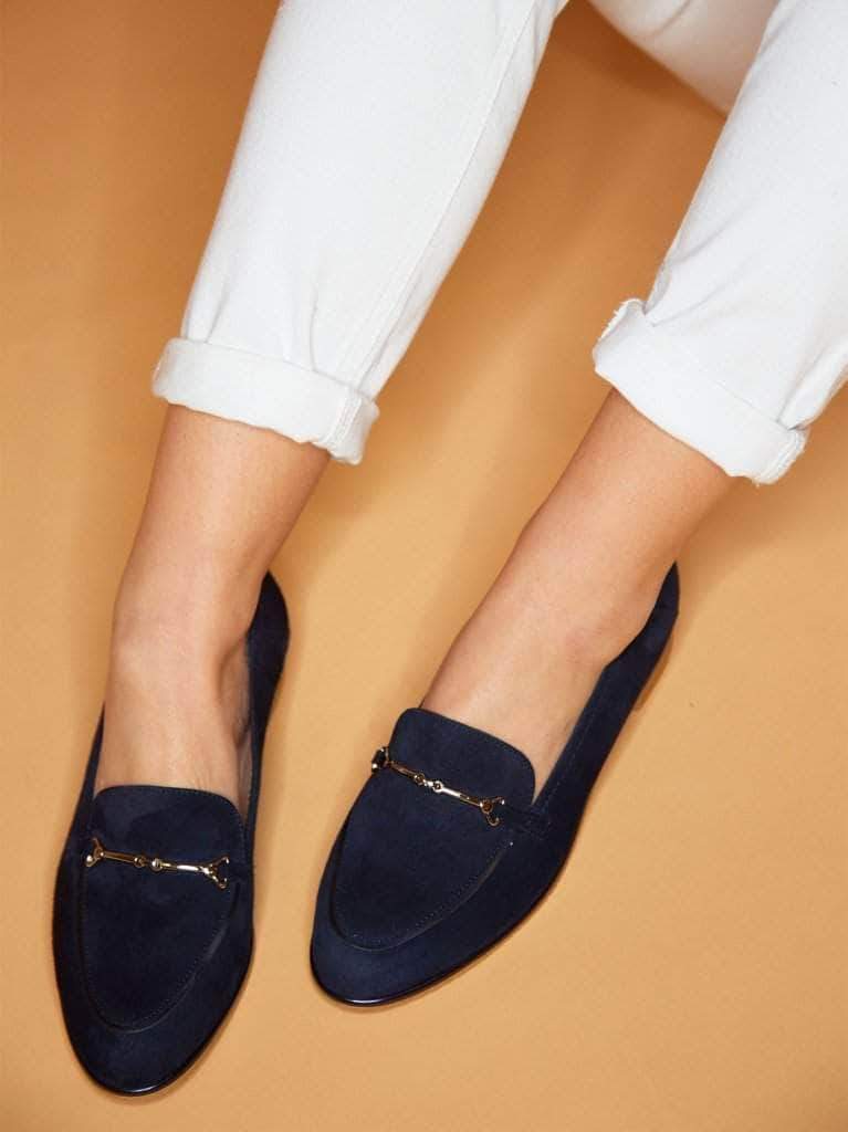 This navy pump has a sleek finish featuring silver bar detailing.