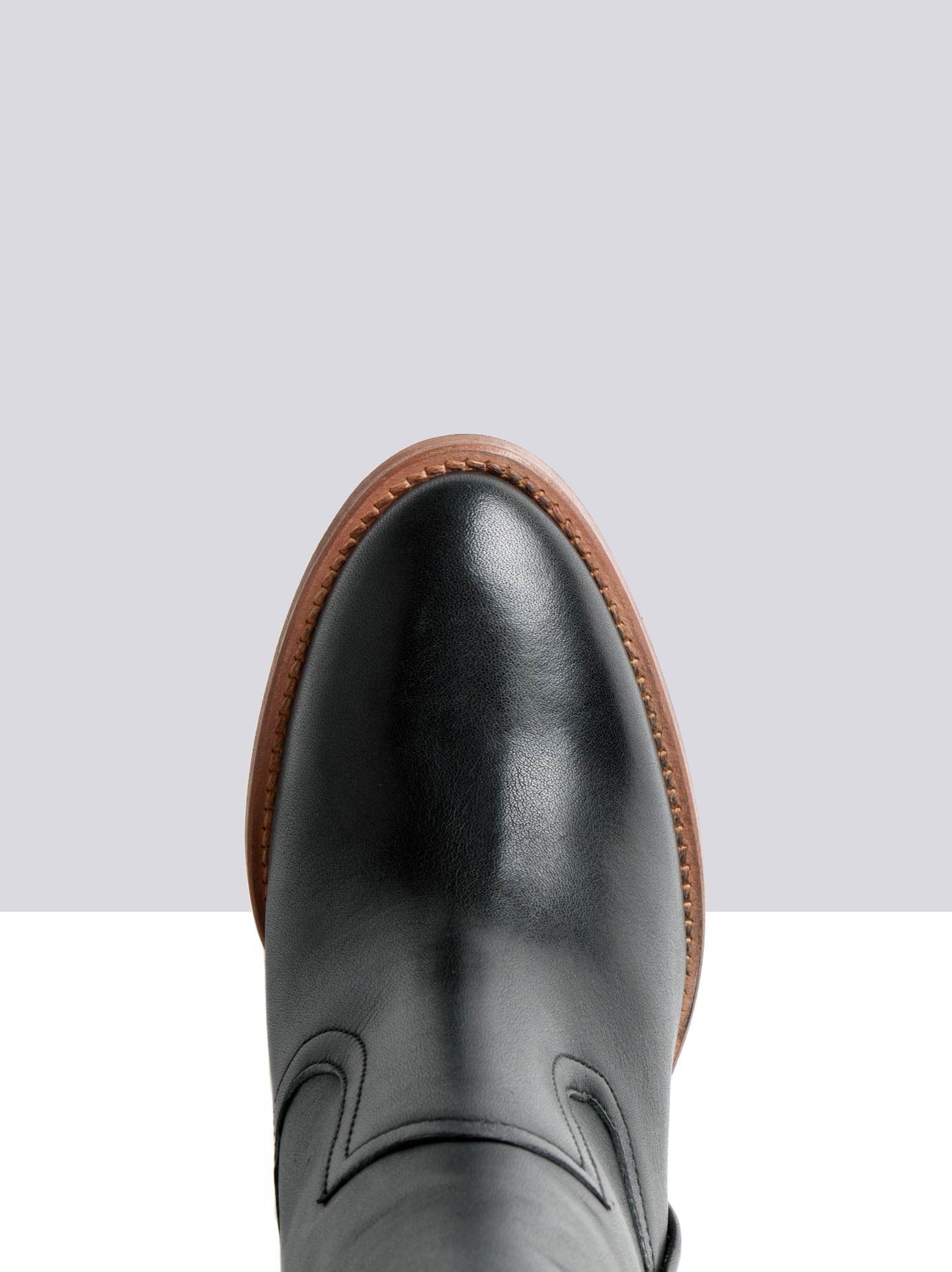 Ranch - Black Leather